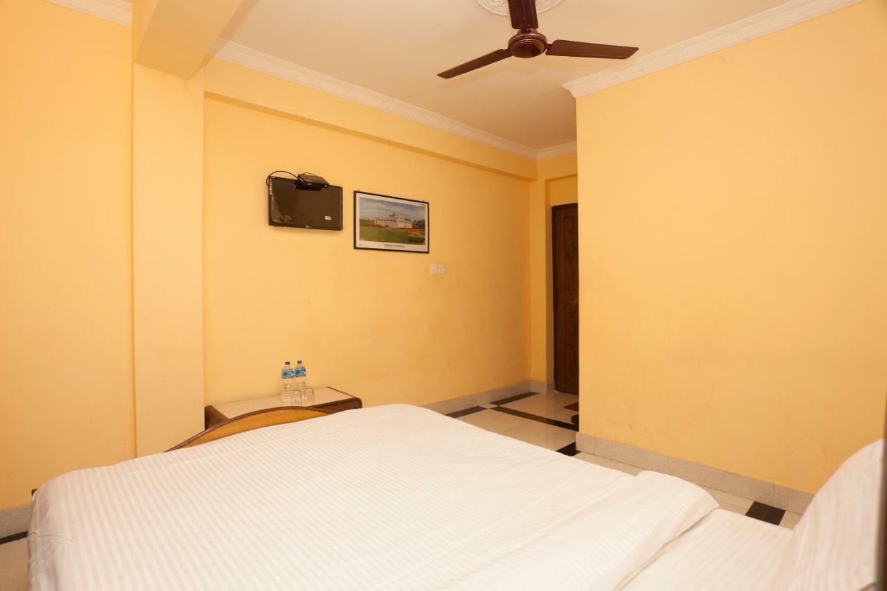 Spot On 397 Hotel Triveni Guest House Катманду Екстериор снимка